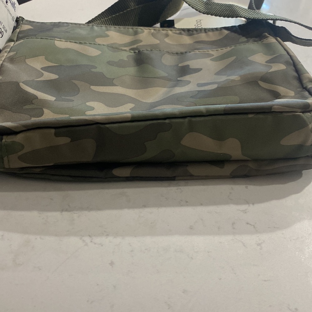 💚🆕Baggallini Joey Large Crossbody, Camo Olive Green - Picture 7 of 8